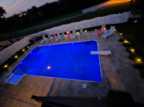 Spacious Pool House with tons of amenities!